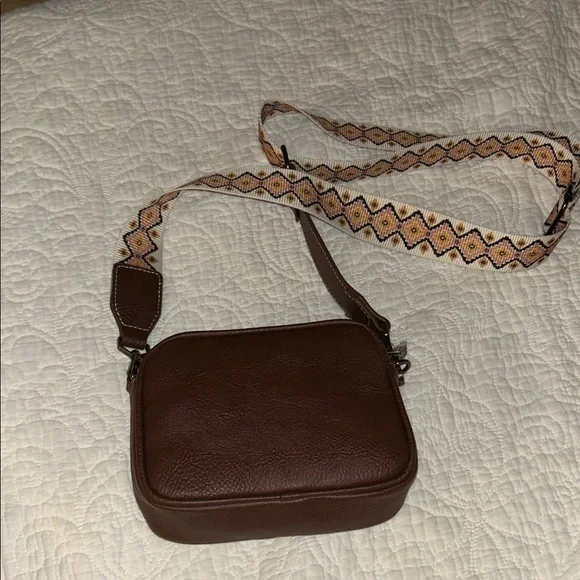 Wrangler Brown Bag with Geometric Strap - Picture 5 of 5